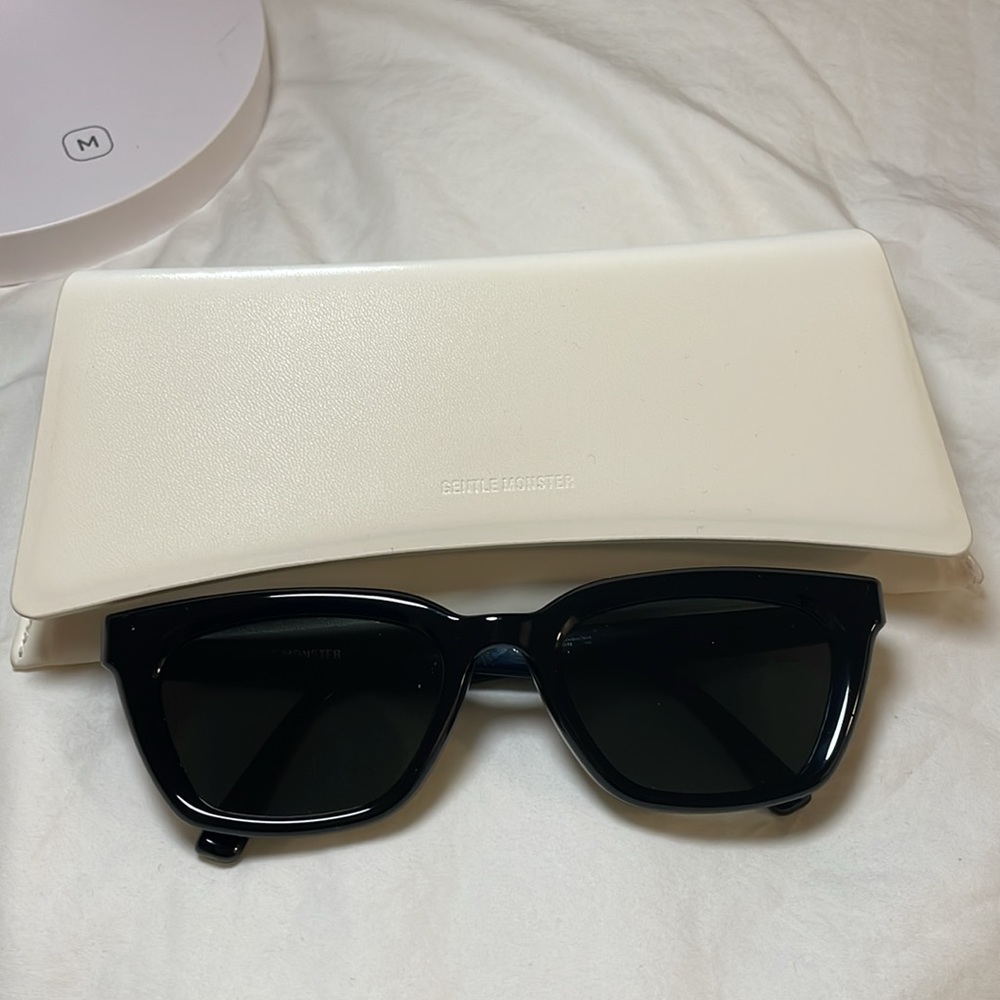 Gentle Monster Hue 01 Sunglasses, Black